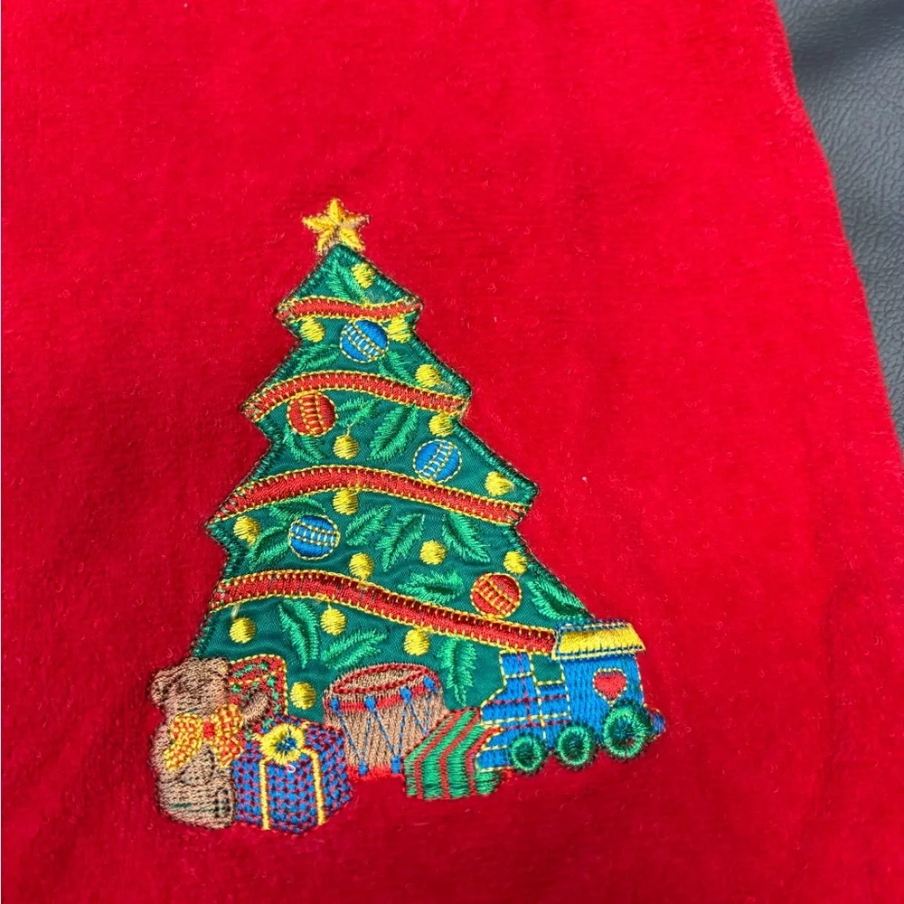 Vibrant Holiday Hand Towels with Christmas Tree Design